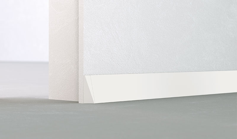 ECLISSE Delta - side view - inclined baseboard with polyhedral terminals