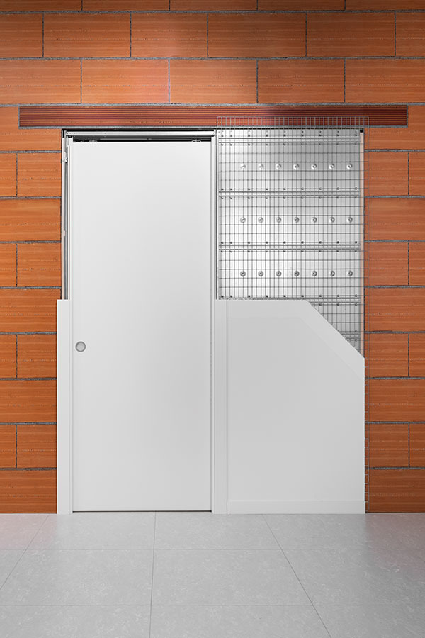 Installation ECLISSE sliding pocket door system - solid wall version