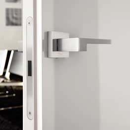 Cassiopea handles for hinged doors